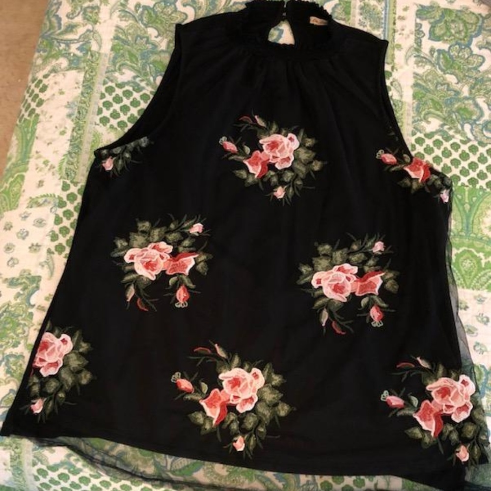 Women's 2X sleeveless tunic with sheer overlay!